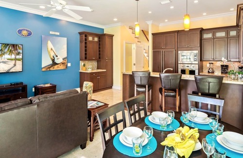 Old Town House | *THE CONTENTED CRANE @ OLD TOWN* Home & Pool Near Duval + LAST KEY SERVICES.