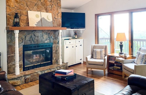 Beech Mountain Cottage | The Cottage at Coffey-7 min to Skiing, Cozy Fireplace, Expansive Mountain Views