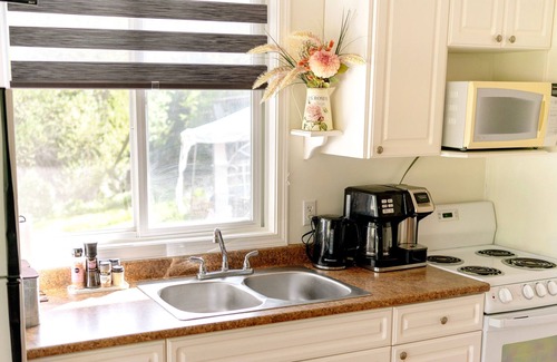 East Hill Cottage | The Cottage at Pottery Manor