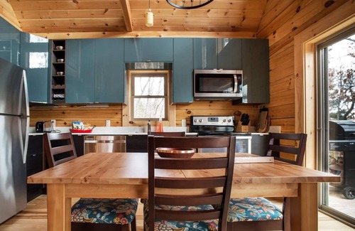 Fletcher Cabin | The Cottage at Winghaven - A Stunning Woodland Paradise.