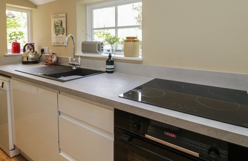Brent Knoll House | THE COTTAGE, character holiday cottage, with open fire in Brent Knoll
