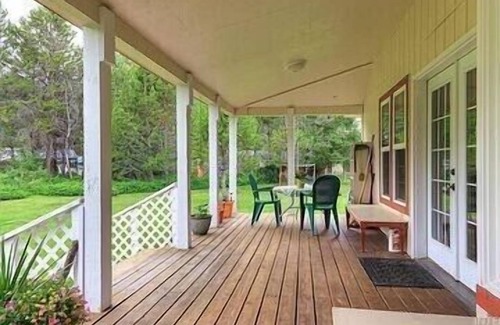 Donnelly House | The Cottage is .5 mile to Cascade lake and 12 miles to Tamarack skiing