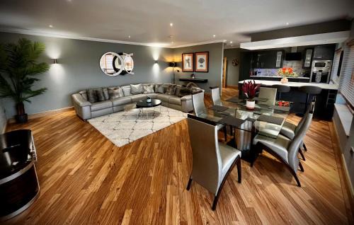 Bathgate Apartment | The Cottage @ The Vu