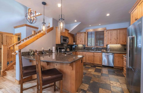 Truckee House | The Cottages ~ Golf, Pool, Play ~ 3-Bedroom