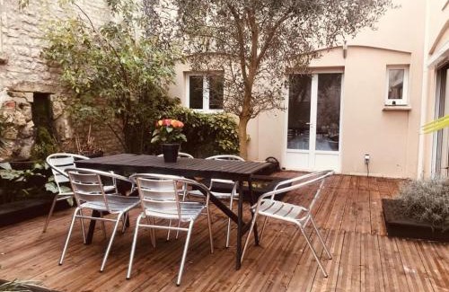 Croix Chapeau House | The countryside in the ocean at La Rochelle with your feet in the barn