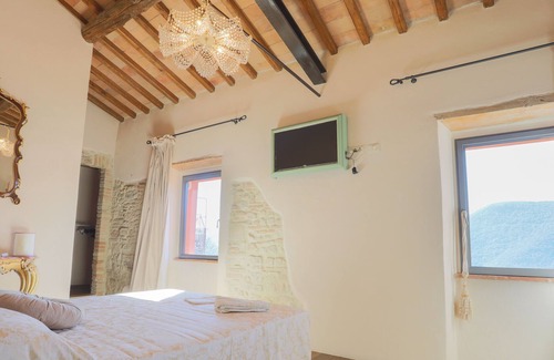 Narni Villa | The Court of Narnia - Private Villa