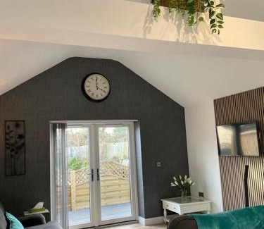 Cheddar Apartment | The Court Yard Apartment
