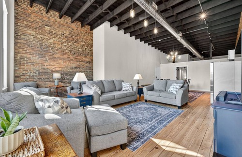 Fayetteville Apartment | The Courthouse Loft | DWTN LXRY LOFT