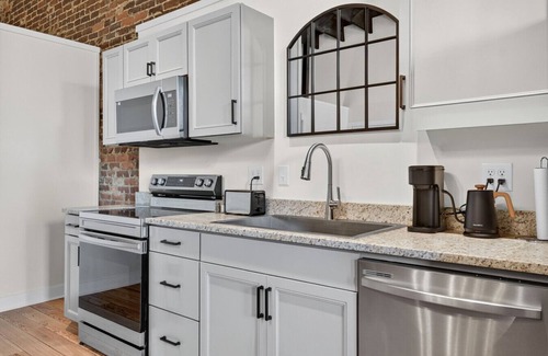Fayetteville Apartment | The Courthouse Loft | DWTN LXRY LOFT