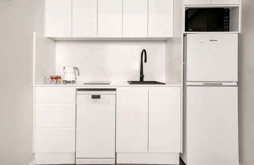 Caves Beach House | The Cove - Pet Friendly Retreat With Ocean Views Moments to Beach.