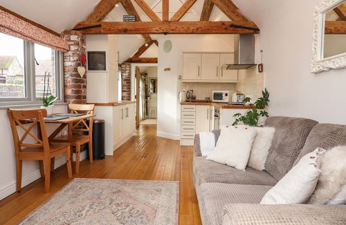 Bridgnorth Cottage | THE COW SHED, pet friendly, with a garden in Bridgnorth