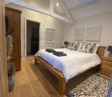 Isle of Purbeck House | The Cow Stalls - Stunning Farmhouse with Wonderful Views and Garden - Close to Corfe Castle