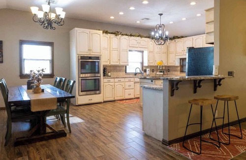 Noble County House | The Cowboy Family’s Retreat -15 min to Stillwater, 20 min Boone Pickens, & GIA