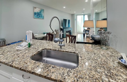 Galveston Condo | The Cozy Corner | Dual Beach & Pool Views