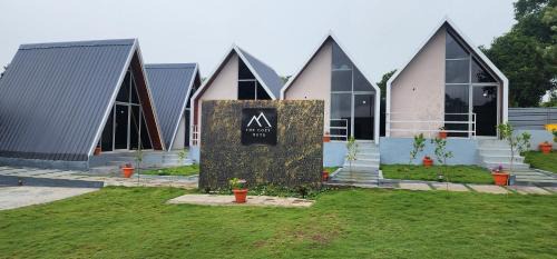 Chikkamagaluru Hotel | The cozy huts