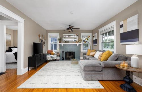 Perrysburg House | The Craftsman Uptown - Walk to Shops & Eats