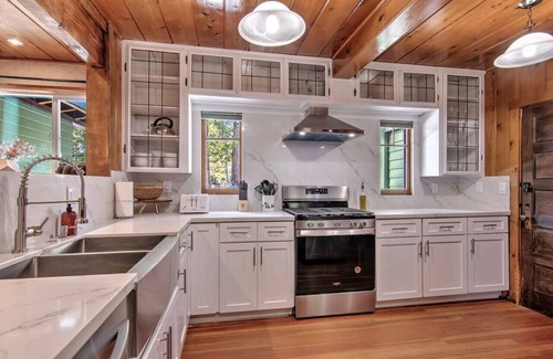 Idyllwild Cabin | The Creek Lodge in Town Center - 2,500 sf Mountain Modern Cabin, Next To Creek!