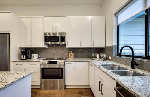 Lakehurst House | The Cross Wind House