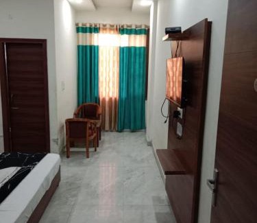 Zirakpur Hotel | The crown hotel