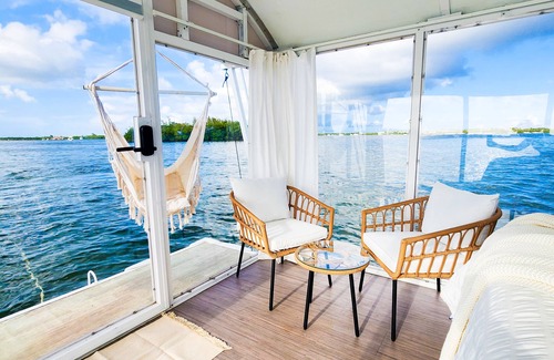 Meadows Boat Rental | The Crystalmarine Suite – Rustic Luxury on the Sea