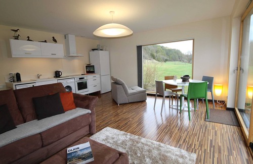 Frenois Cabin | The Cube is a very private spot for an unforgettable experience by the riverside