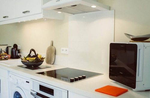 Frenois Cabin | The Cube is a very private spot for an unforgettable experience by the riverside