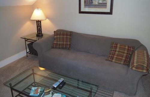 Frankfort Apartment | The Cute & Cozy - Upper Apt - Great Location!