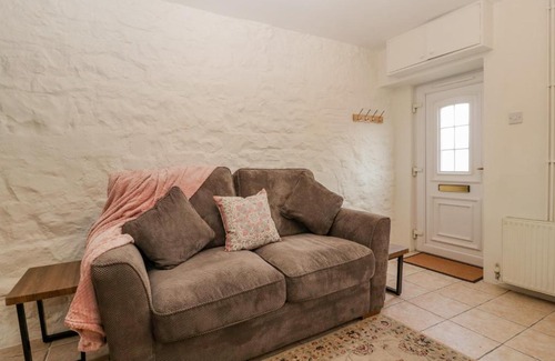 Gilwern House | The Cwtch