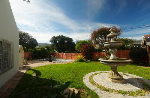 Sun Valley House | The Dahlia