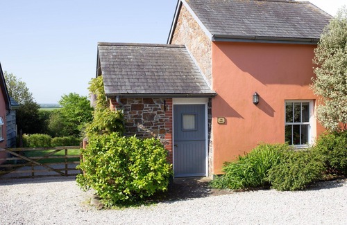 Hartland Cottage | The Dairy, shared hot tub and sauna