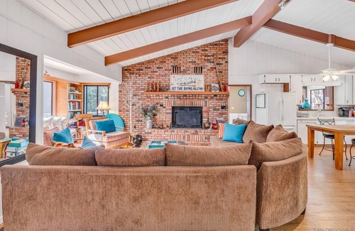 Julian House | "The Deer Bungalow" Pine Hills Large Custom Home in Julian that is Pet Friendly