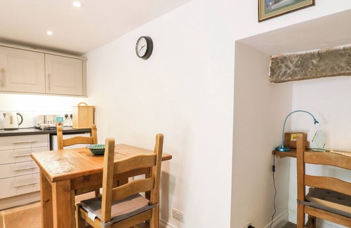 Winster Cottage | THE DELL, romantic, character holiday cottage in Winster