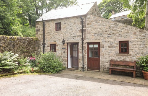 Winster Cottage | THE DELL, romantic, character holiday cottage in Winster