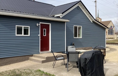 Guttenberg House | “The Depot” 2bedroom “3beds” 1 bath home. Outdoor party area with tv