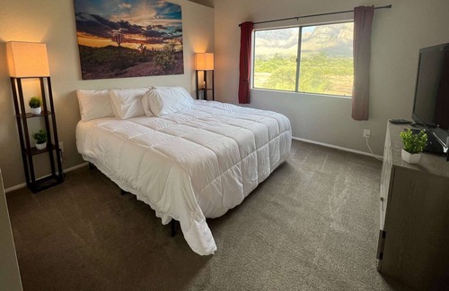 Oro Valley House | The Desert Oasis at #LambertPark: 4BD, Mountain Views, Gym, Pool & Spa, Pool Table, Cotton Bedding