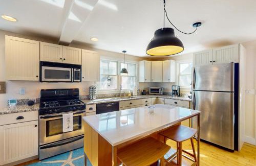 Provincetown Apartment | The Dinah Shore