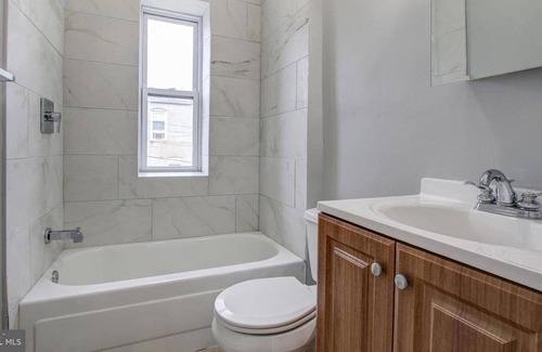 H Street Corridor Bed & Breakfast | THE DISTRICT EXPLORER!! National Mall,CAPITAL HILL, H st, Union Station Unit B