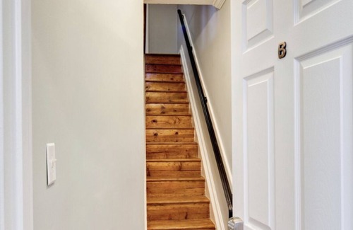 H Street Corridor Bed & Breakfast | THE DISTRICT EXPLORER!! National Mall,CAPITAL HILL, H st, Union Station Unit B