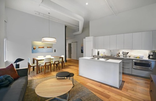 Old Port Hotel | The Docent’s Collection – Thompson Block