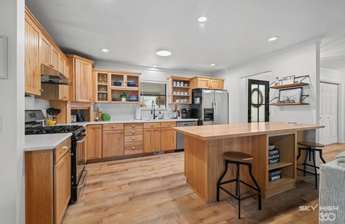 Bella Vista House | The Dock @ Loch Lomond: Lake - Hot Tub - Golf - Bike