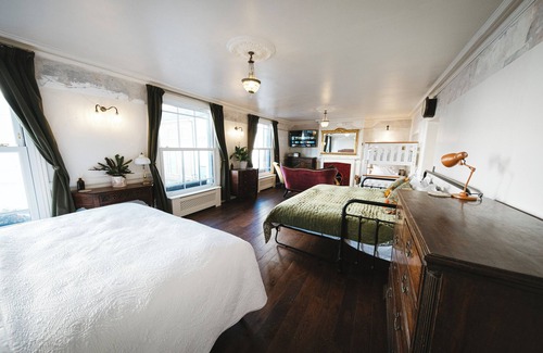 Hastings Hotel | The Doghouse Inn