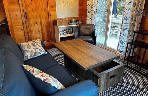 Seal Cove Cottage | The Doll House at Summer Winds with AC and WiFi in Seal Cove