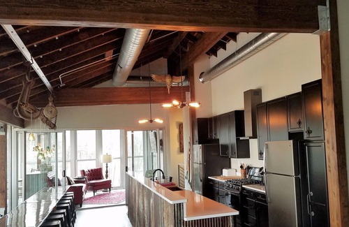 Lake Geneva House | THE DOWNTOWNER.Largest House on Main St. 14 Beds, Sleeps 20