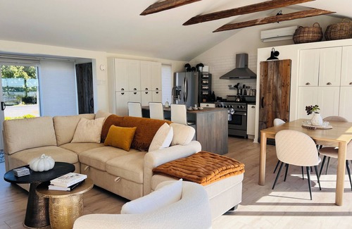 The Bluff Cottage | ✨ “The Dream” – Waterfront Cottage w/Hot Tub & Sunset Views - near Parlee Beach