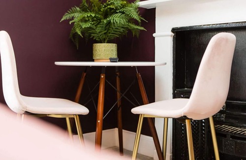 Askrigg Apartment | The Drovers Suite at Skeldale House