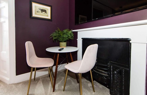 Askrigg Apartment | The Drovers Suite at Skeldale House
