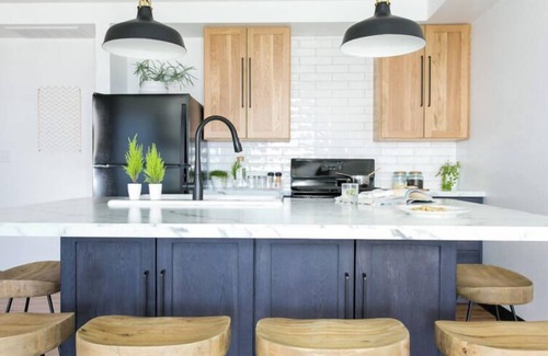 Millersburg Apartment | The Dwelling Apt 2 | Rooftop Terrace w/Grill + Fire Pit!