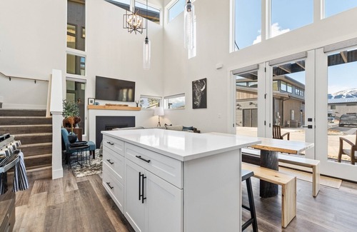 Whitefish Condo | The Eagle's Nest at The Quarry! Stunning home with Clubhouse, Communal Pool, and Hot Tub access