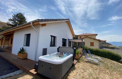 Jarjayes House | The Eagle's View - house with mountain view