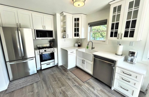 Phillips House | The Eagles Nest at Lakeside Lodging | 2 Bedroom